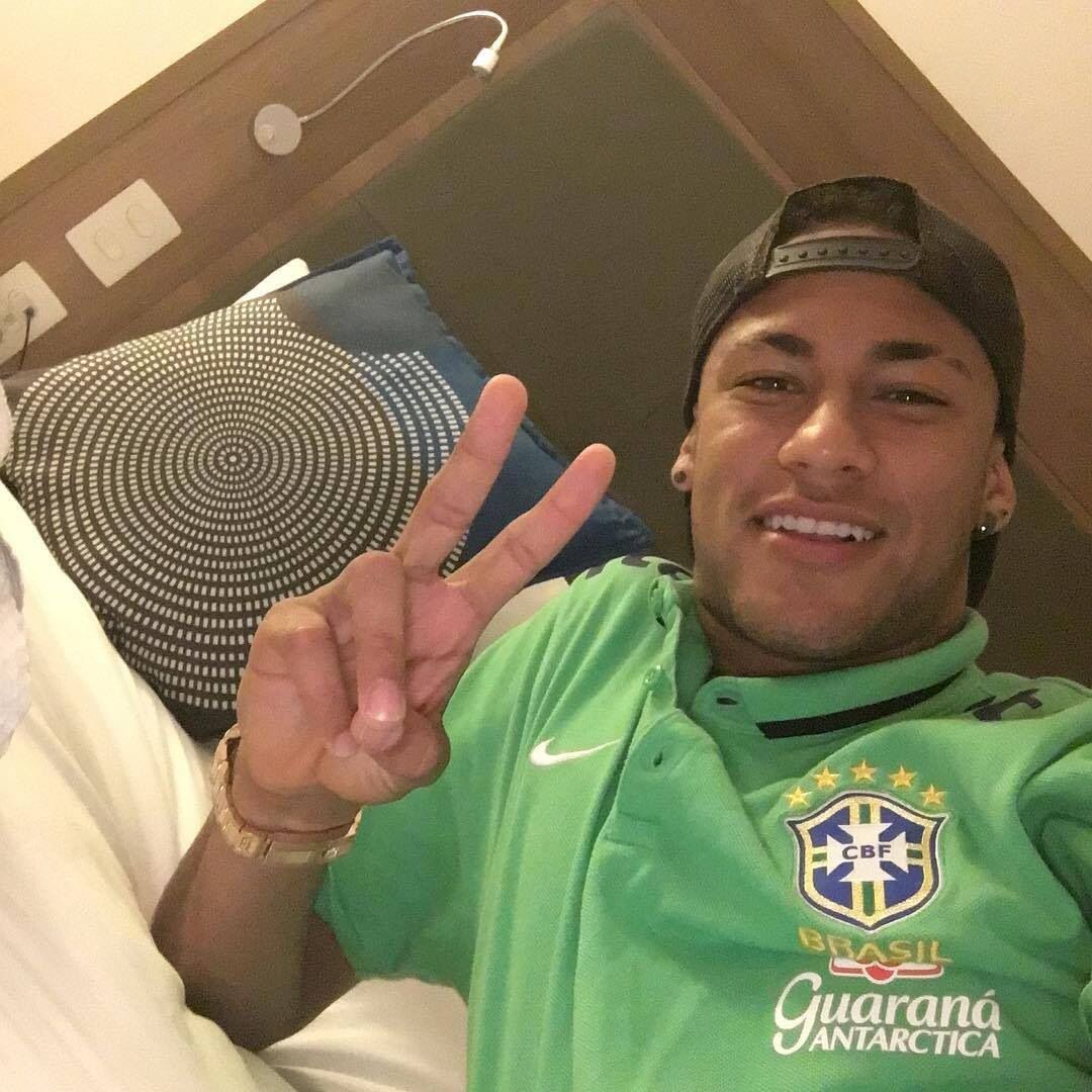 Neymar sorrindo